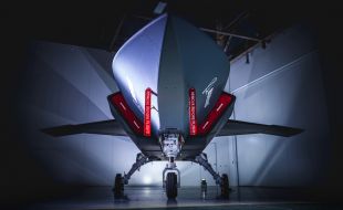 Boeing Rolls Out First Loyal Wingman Unmanned Aircraft - Κεντρική Εικόνα