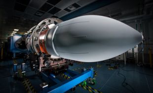 Raytheon delivers first Next Generation Jammer Mid-Band pod for Navy testing - Κεντρική Εικόνα