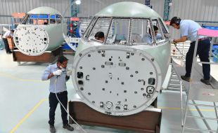 first_cockpit_assembly_of_falcon_2000_to_be_delivered_by_dral_to_dassault_aviation