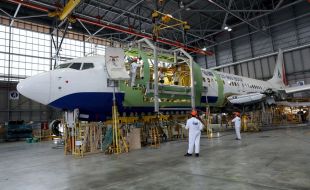 FAA and CAAI Certify IAI Conversion of Boeing B737-800 Aircraft From Passenger to Freighter Configuration - Κεντρική Εικόνα