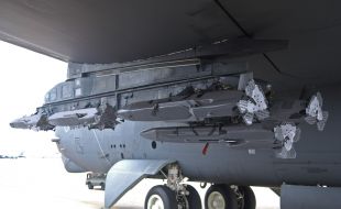 US Air Force awards Raytheon $96 million for Miniature Air- Launched Decoy missile production - Κεντρική Εικόνα
