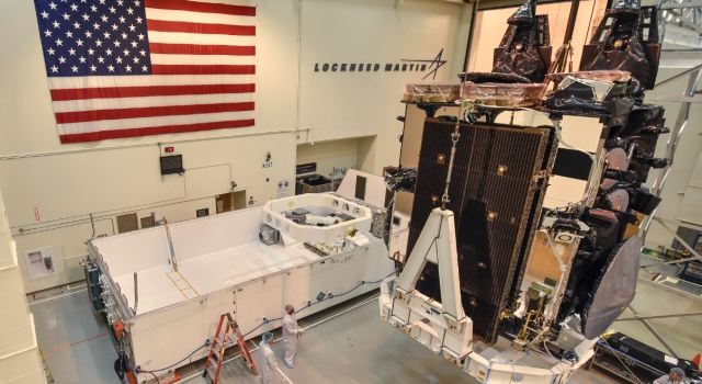 U.S. Air Force Welcomes Fifth Lockheed Martin-Built AEHF Satellite To Cape Canaveral For June Launch - Κεντρική Εικόνα